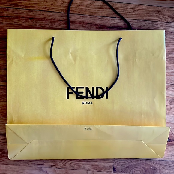 Large Fendi bag empty - Picture 2 of 2